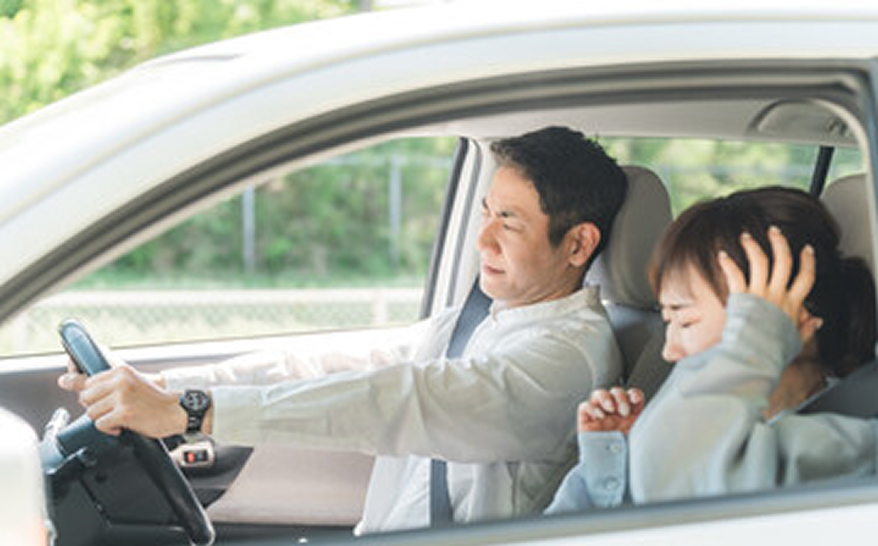 民間駐車場は空港乗り口までとても遠い